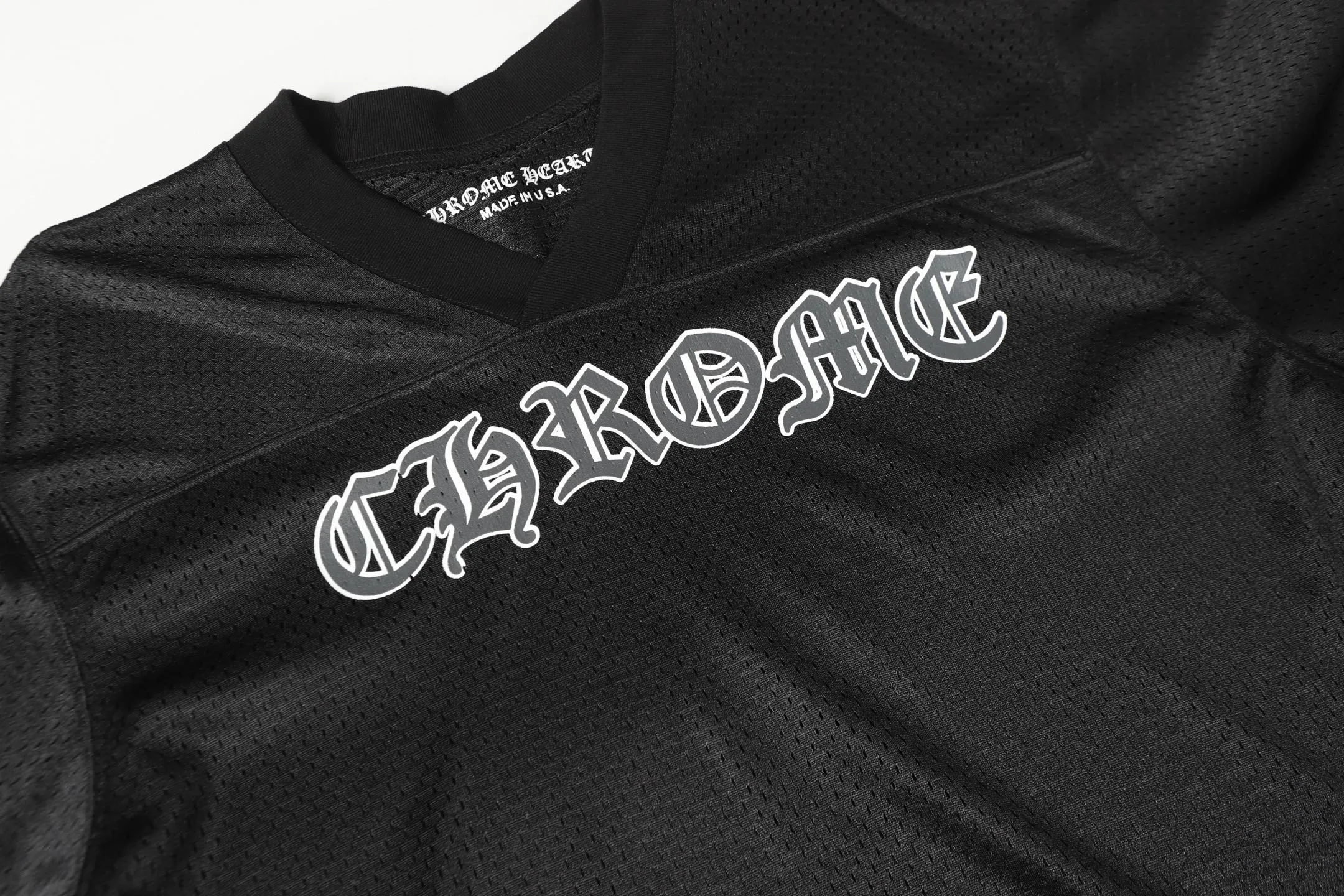 P190 Chrome Hearts CH Chrome Hearts popular Sanskrit printed mesh double-layer ice hockey jersey sports suit. Uses direct injection imported machine printing. All hardware and accessories are milled and customized. Correct configuration. Black 2025 Chrome Hearts authentic packaging. 280 grams of custom-dyed double yarn cotton. Large version. Loose and stylish. Different from lower versions. Slim and long version with upper body and hips. 100% commitment: top quality. Not fast food. The highest version on the market. Top quality - different from ordinary versions on the market. If you care about quality, you should also respect the price. Absolutely 0 after-sales service and 0 return rate so far. It’s hard not to love the style - 280g double yarn cotton custom dyed fabric - Correct high-density main mark, washed tag, hand-sewn